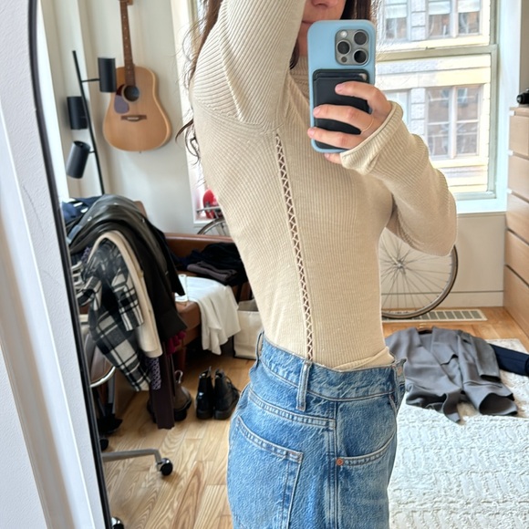 Alice and Olivia beige 100% wool turtleneck - Picture 4 of 4